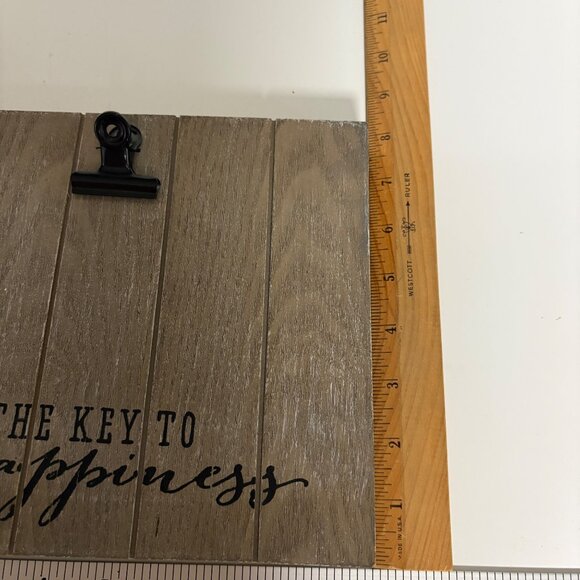Rustic Wooden Family Photo Clip Board FAMILY IS THE KEY TO HAPPINESS 9" x 7.75" - Picture 4 of 5